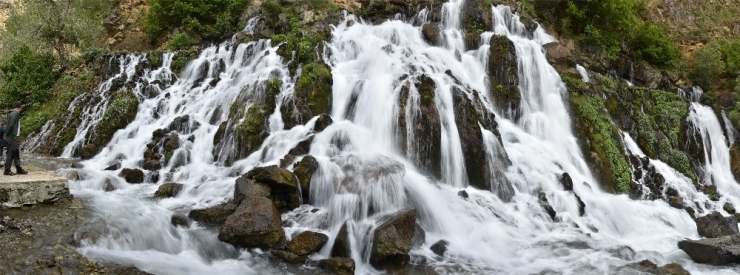 Gümüşhane’de 40 Gözeli Şelale Büyülüyor
