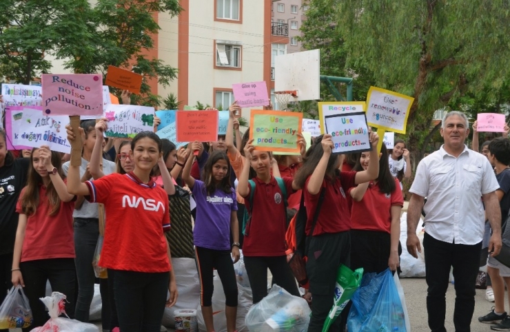 Atıkları Toplayarak Çevreye Katkı Sağladılar