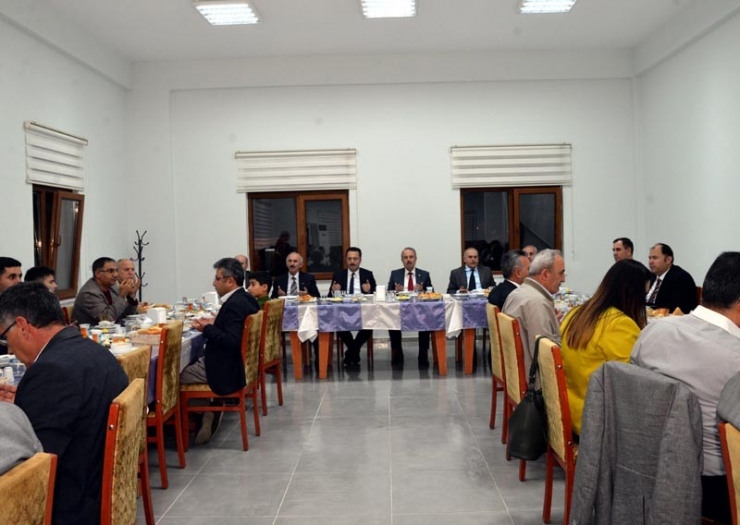 Vali Şentürk, Kaymakam Ve İl İdare Şube Başkanlarıyla İftarda Buluştu