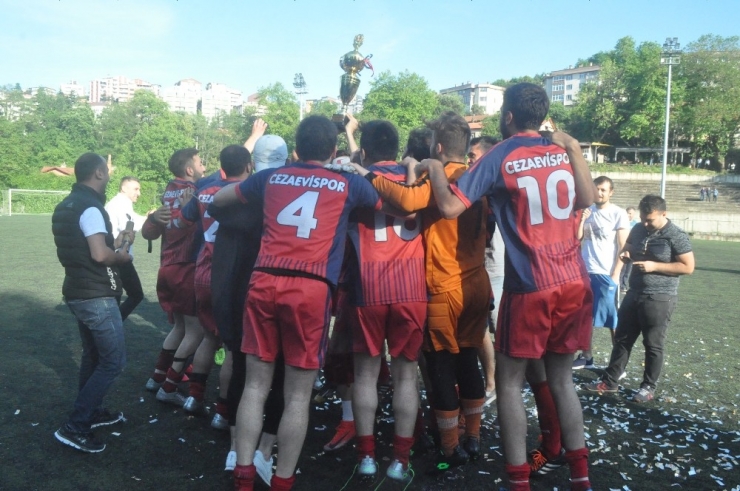 İnfaz Koruma Memuru Ve Gardiyanlardan Kurulan Amatör Takım Şampiyon Oldu