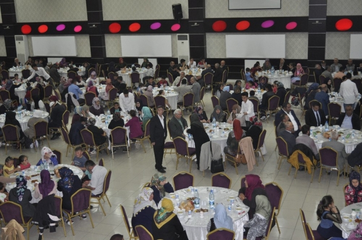 Şuhut’ta Yetim Çocuklara İftar Verildi