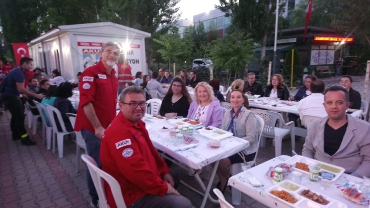 Akut Eskişehir Gönüllüleri Geleneksel İftarda Buluştu