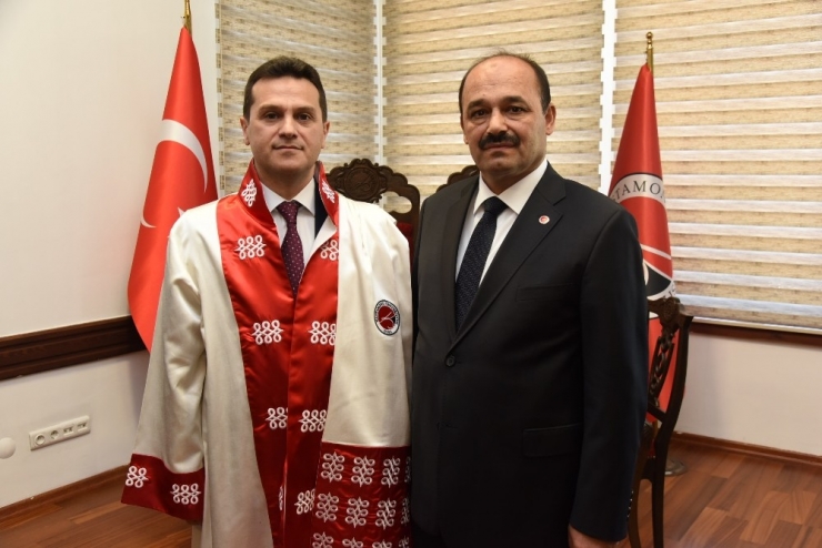 Kastamonu Üniversitesi’ne Rektör Olarak Atanan Topal, Görevi Devraldı