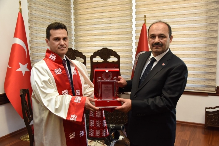 Kastamonu Üniversitesi’ne Rektör Olarak Atanan Topal, Görevi Devraldı