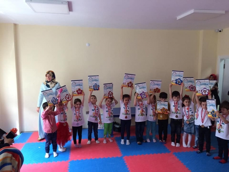 600 Minik Karne Heyecanı Yaşadı