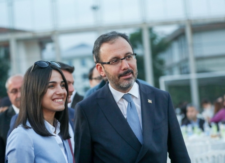 Bakan Kasapoğlu: "Hizmet Çıtasını Yukarıya Taşımanın Peşindeyiz"