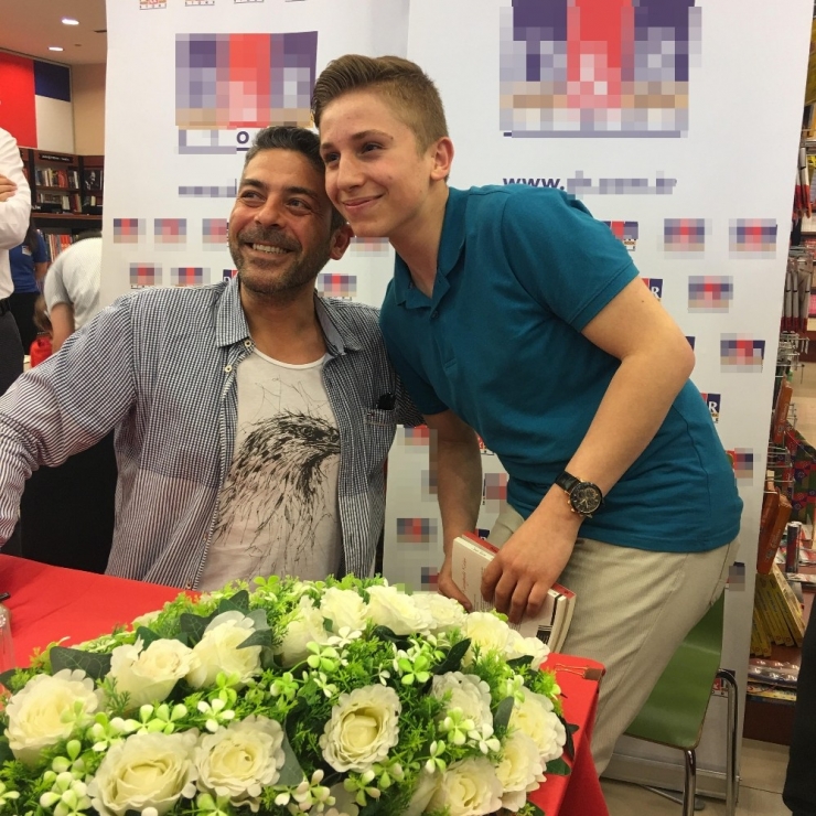 Oyuncu Ve Yazar Sinan Tuzcu Okurlarıyla Buluştu