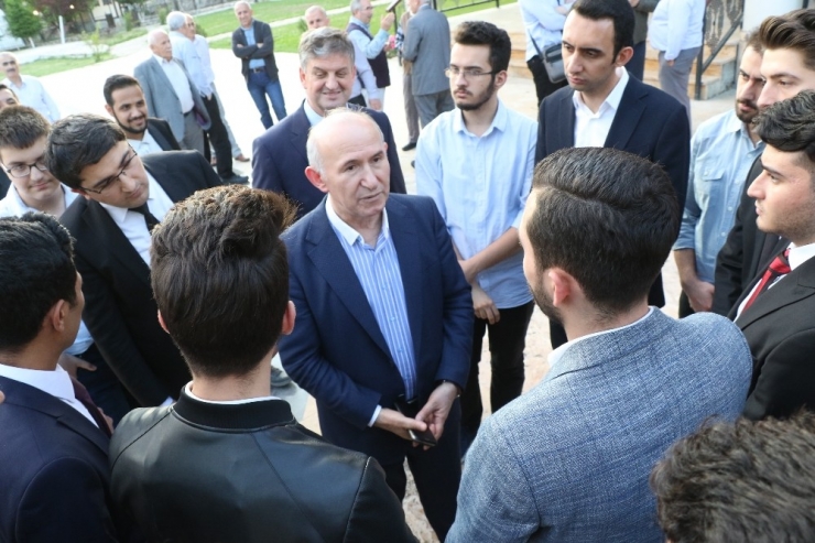 İhlas Vakfı Öğrenci Evlerinde Mezuniyet Coşkusu Yaşandı