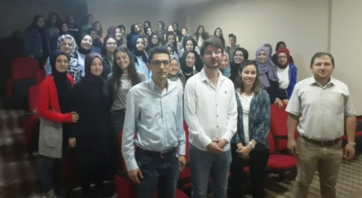 Kız Anadolu İmam Hatip Lisesinde ‘Mesleki Tanıtım Günü’