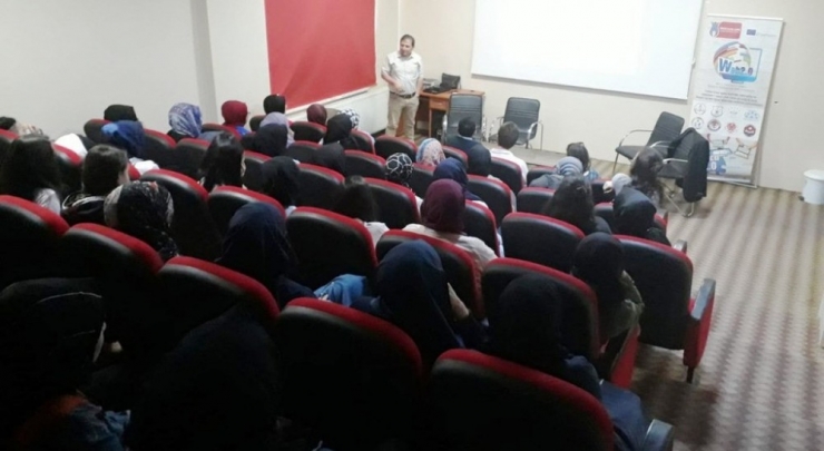 Kız Anadolu İmam Hatip Lisesinde ‘Mesleki Tanıtım Günü’