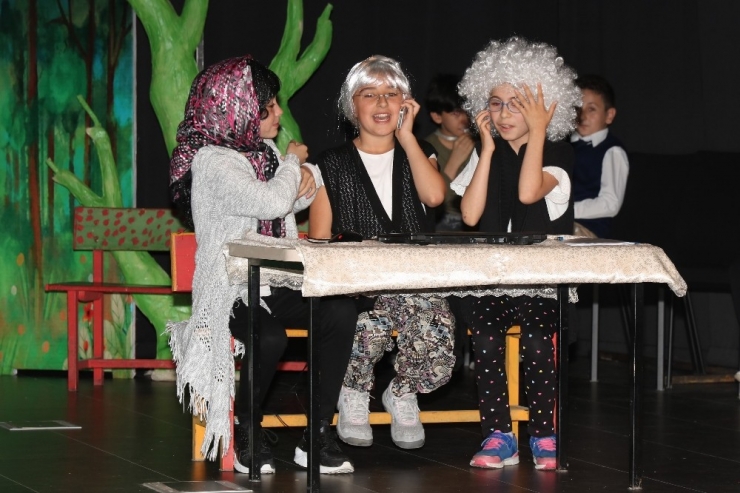 Nazım Hikmet Kültür Merkezi’nde İlk Oyun Çocuklardan