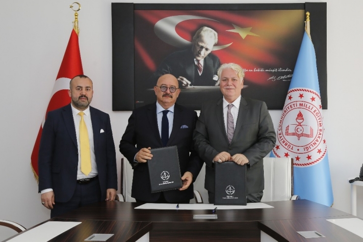 Özel Sektör-lise İşbirliği