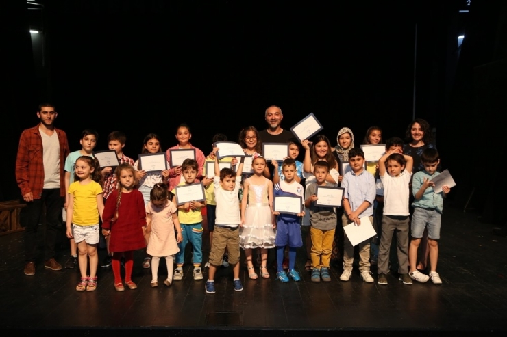 Atölyede Öğrendiler Sahnede Oynadılar