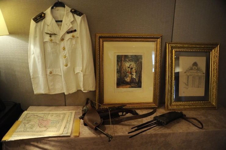 Osmanlı Dönemine Ait Eserler Müzayedede Satışa Sunuldu