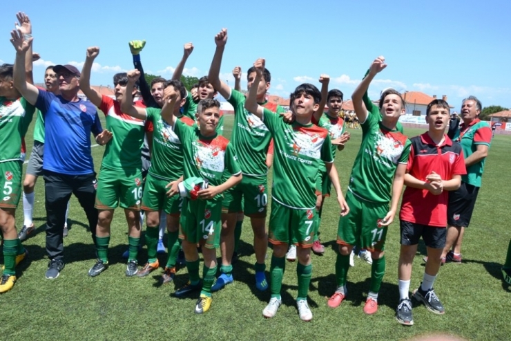 Ayvalık, Karşıyaka’ya Uğurlu Geldi