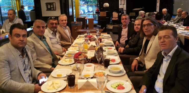 Sinerji Hareketi Derneği Üyeleri İftarda Buluştu
