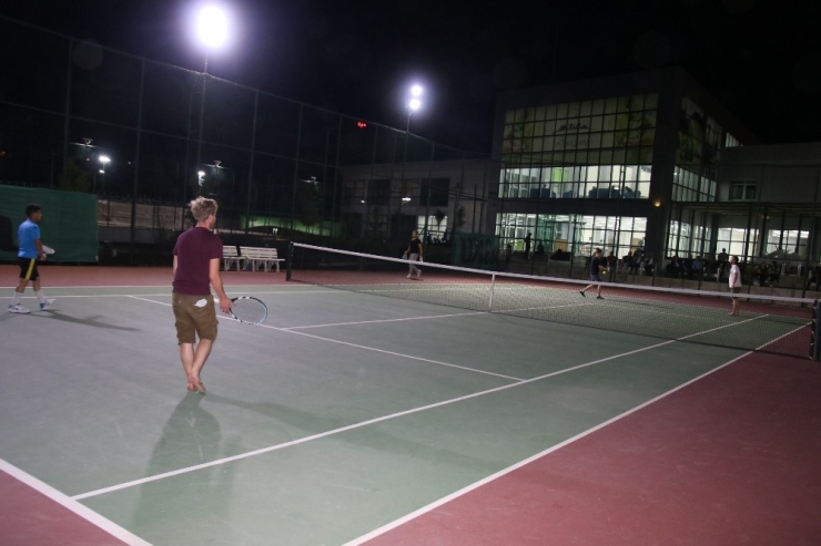 Tenis Dünyası Rallicilere Ev Sahipliği Yaptı