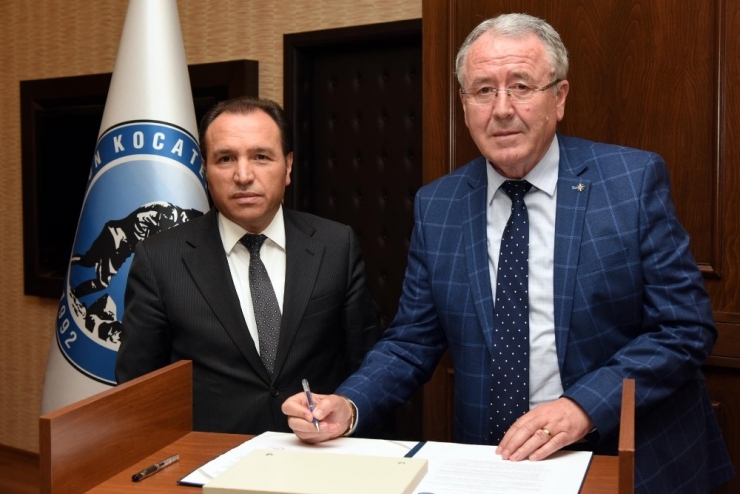 Akü İle Tiran Üniversitesi Protokol İmzaladı