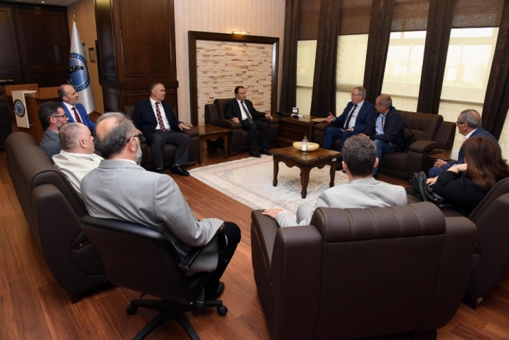 Akü İle Tiran Üniversitesi Protokol İmzaladı