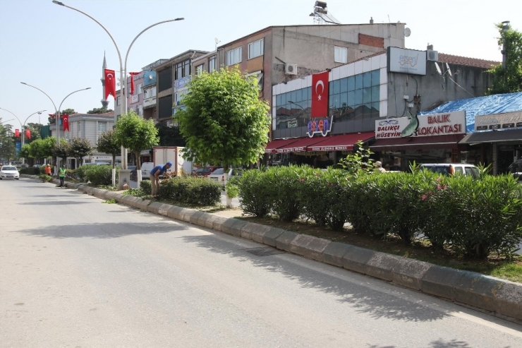 Akyazı Belediyesinden Bayram Temizliği