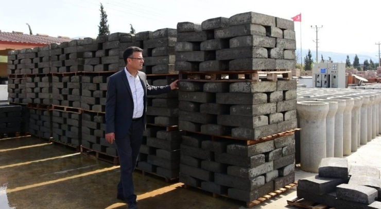 Alaşehir Belediyesi Bordür Taşını Kendisi Üretiyor