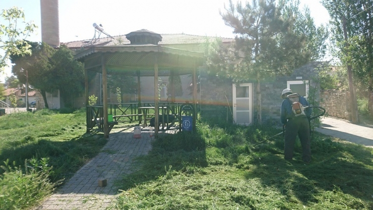 Aslanapa Belediyesi’nden Bayram Temizliği Çalışmaları