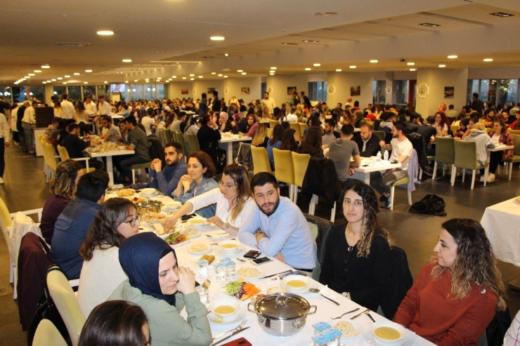Avrasya Üniversitesi 9 Bin Öğrencisine İftar Verdi
