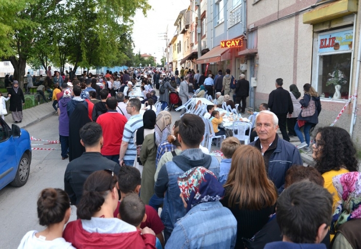 İftar Sofraları Şirintepe’de De Kuruldu