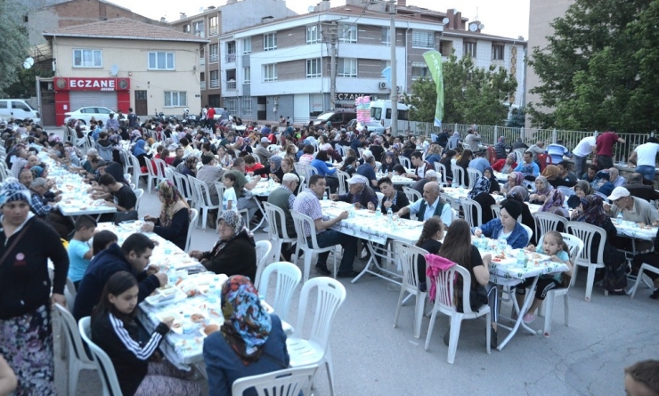 İftar Sofraları Şirintepe’de De Kuruldu