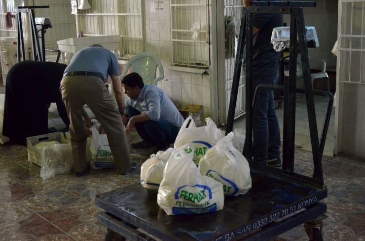 Ucuz Peynire Akın Ediyorlar