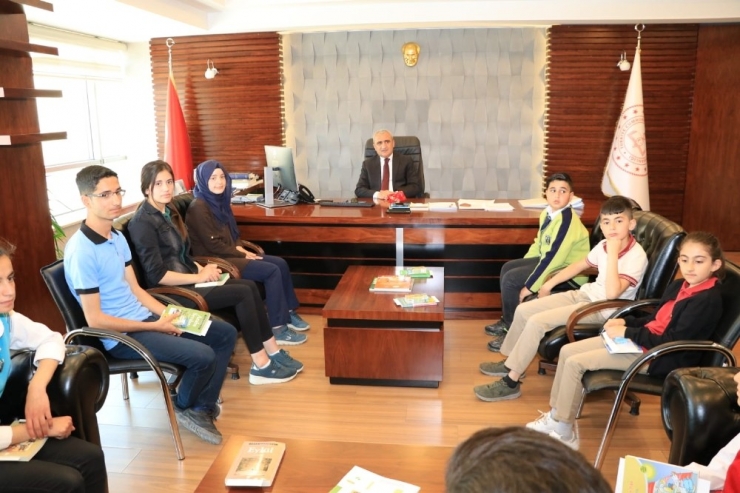 Hakkari’de "Bir Kitap Bir İnsan" Kampanyası