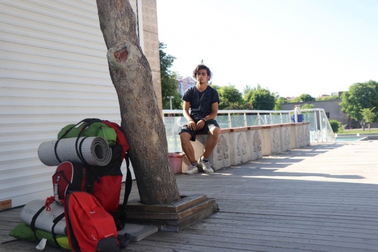 18 Yaşındaki Ali, Otostopla 58 İl Gezdi