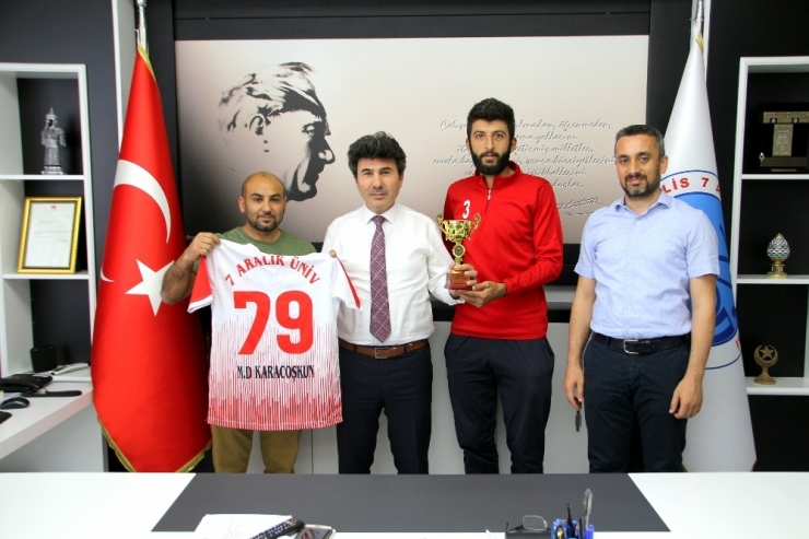 7 Aralık Üniversitesi Spor Başarısını Rektör Karacoşkun’la Paylaştı
