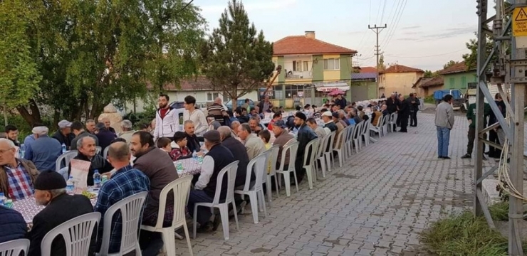 Köylü Gençlerin Geleneksel İftarı