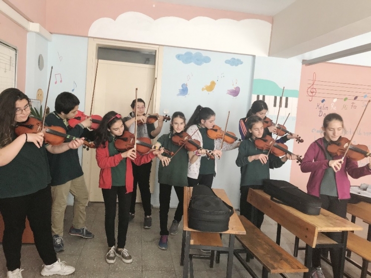 Küçük Kemancılar Konser Verecek