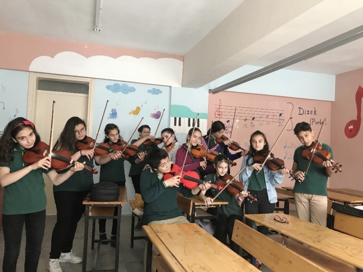 Küçük Kemancılar Konser Verecek