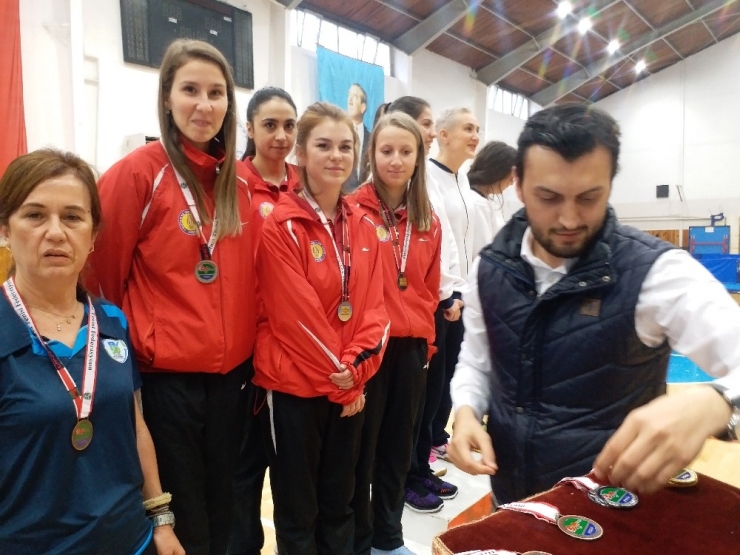 Kütahya Seramik Spor Kulübü Bayan Masa Tenisi Takımı 1.lige Yükseldi