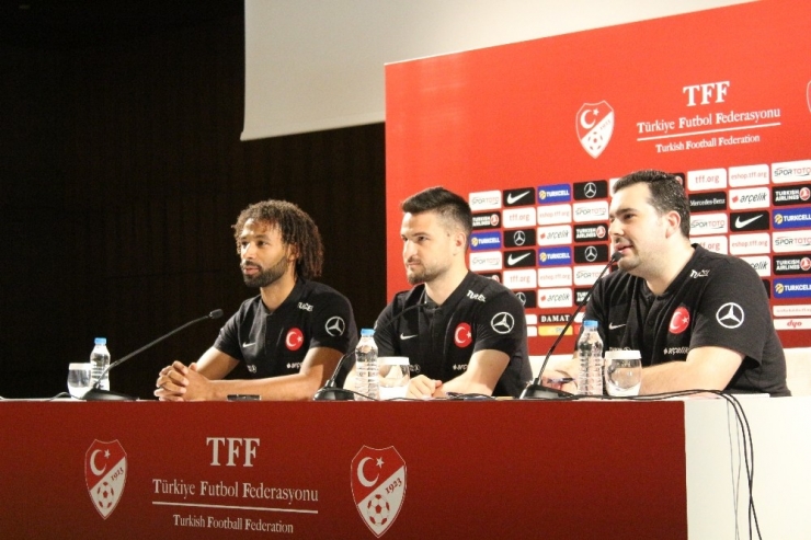 Milli Takım Oyuncusu Şahiner: "Umut Ve Işık Veren Bir Takım Var"