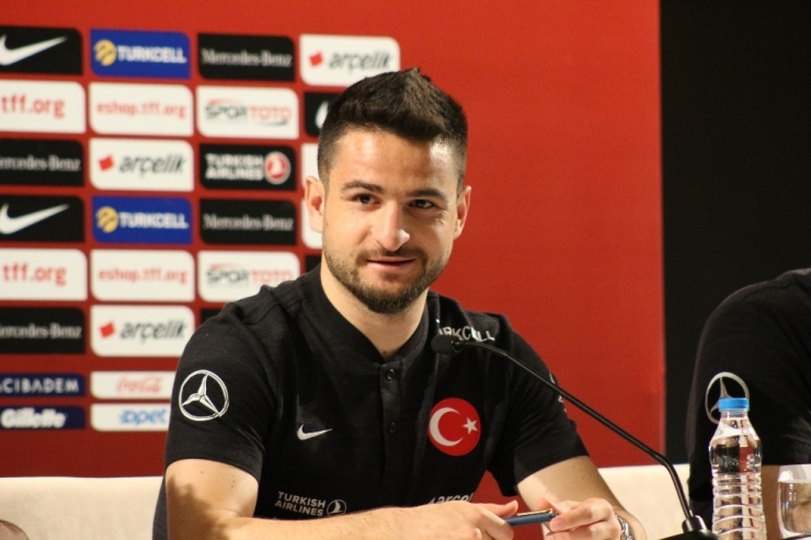 Milli Takım Oyuncusu Şahiner: "Umut Ve Işık Veren Bir Takım Var"