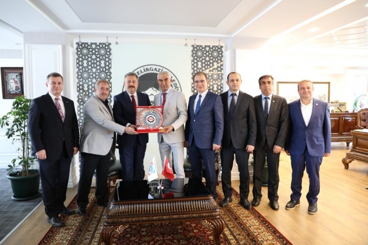 Başkan Dr. Mustafa Palancıoğlu “Mimarsinan Osb’de Yağmur Suyu Kanalları Tamamlandı Ayrıca Alternatif Ulaşım Ağı İle Seri Ve Güvenli Ulaşım Sağlanacak”