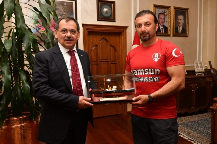 Başkan Demir’den Dragon Bot Sporcularına Övgü: