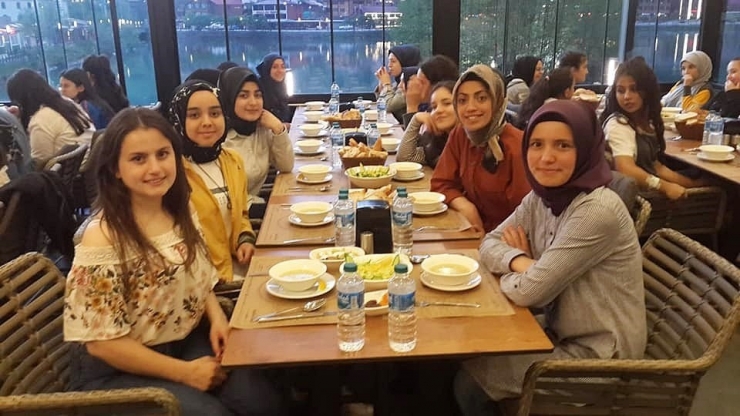 Çaykara’da Eğitim Gören Öğrenciler Uzungöl’de İftarda Buluştu