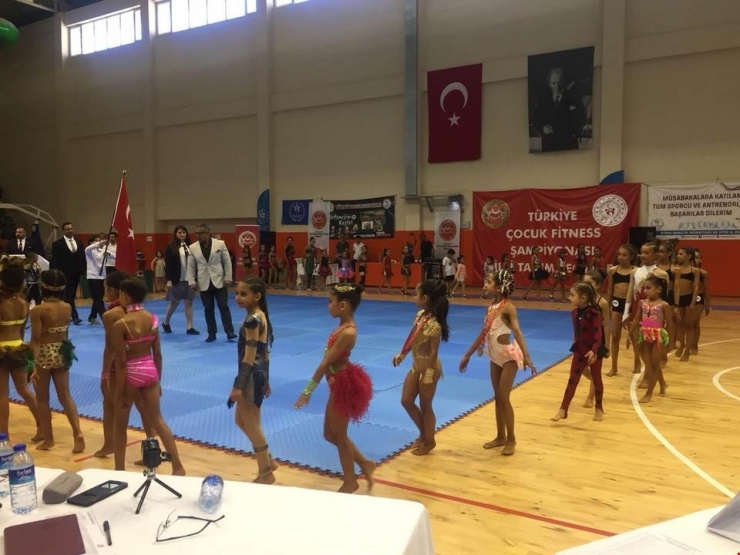 Türkiye Çocuk Fitness Şampiyonası Milli Takım Seçmeleri Kuşadası’nda Yapıldı