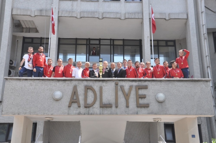 Başsavcı, Şampiyon Takımı Makamında Ağırladı