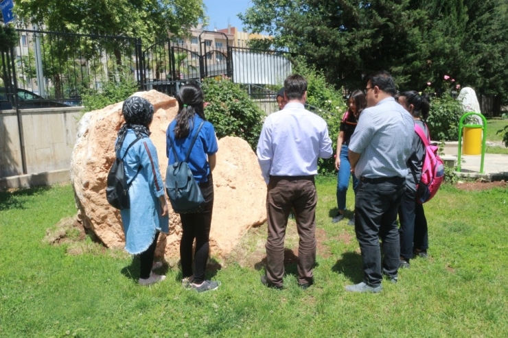 8 Tonluk Ayrılık Figürüne Ziyaretçi Akını