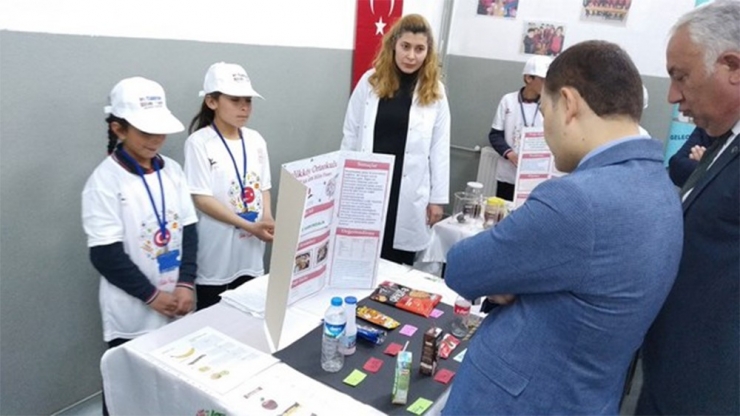 Arpaçay’da Okulların Bilim Fuarları Renkli Görüntülere Sahne Oldu