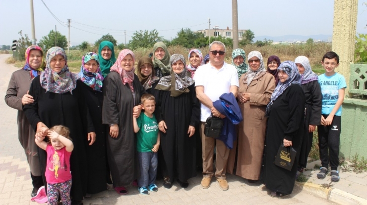 Balıkesir’de Mahalleliler Dereden Yayılan Kötü Kokuya İsyan Etti