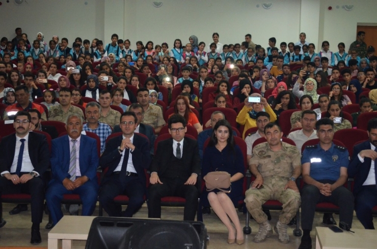 Jandarmadan Gençlere Ve Öğrencilere Yönelik Tiyatro Oyunu