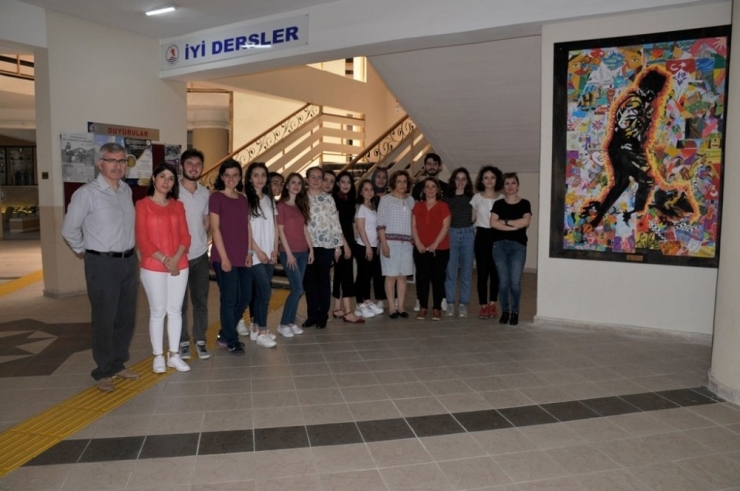 100 Farklı Çocuk Resminden Atatürk Panosu Yaptılar