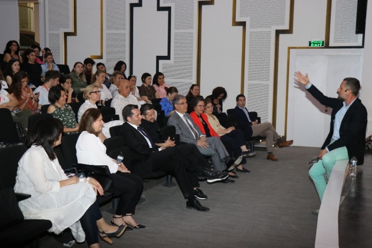 Genç Tasarımcılar Deri, Tekstil Ve Konfeksiyon Sektörleri İle Buluştu